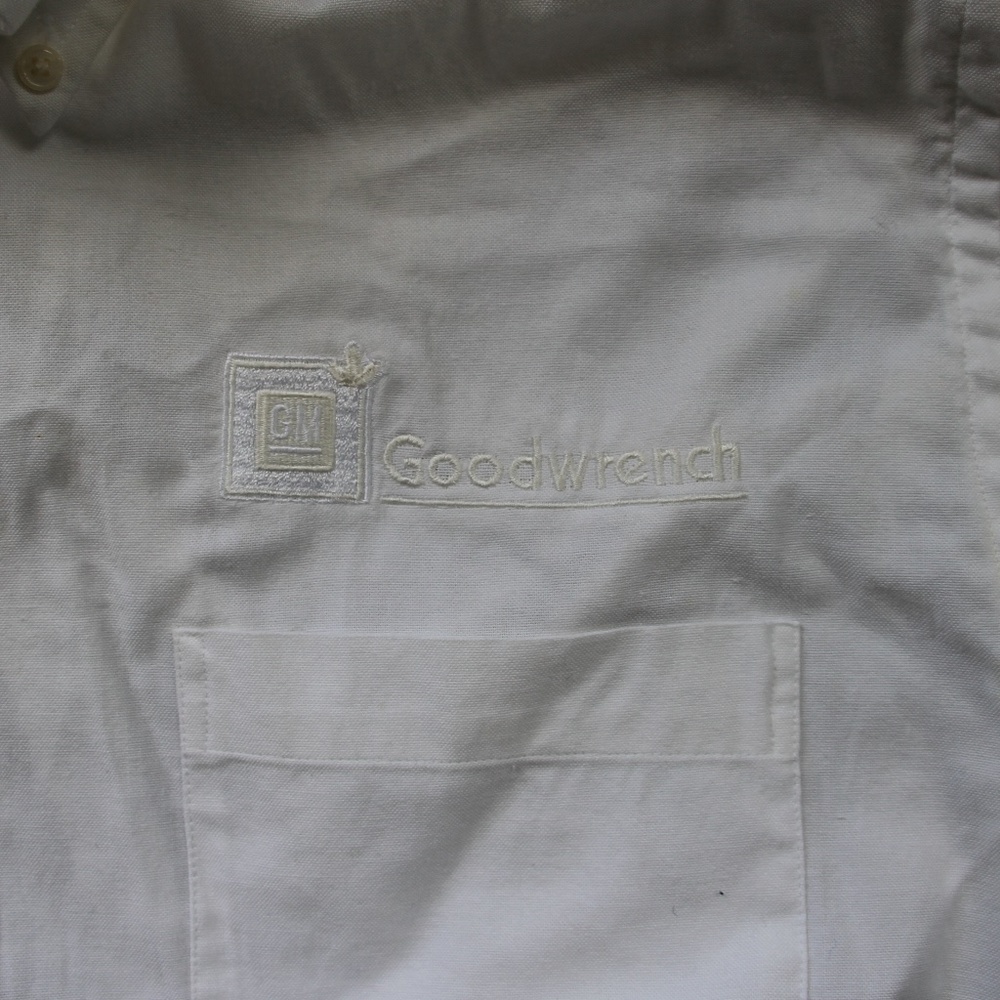 White 1990s Vintage GM Goodwrench Embroidered Button Down Shirt (Men's 15.5)